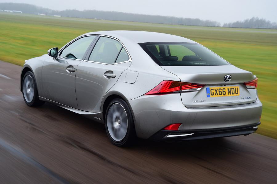  Lexus IS300h 2016 года  (UK) (фото 3 из 9)